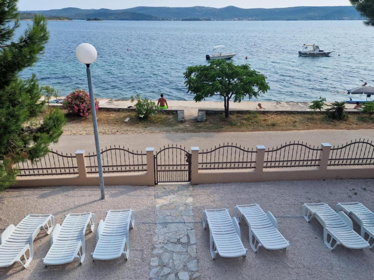 5 Meters From The Sea With Private Beach - 70M2 Colibri Sunset Apartments Свети-Петар Экстерьер фото