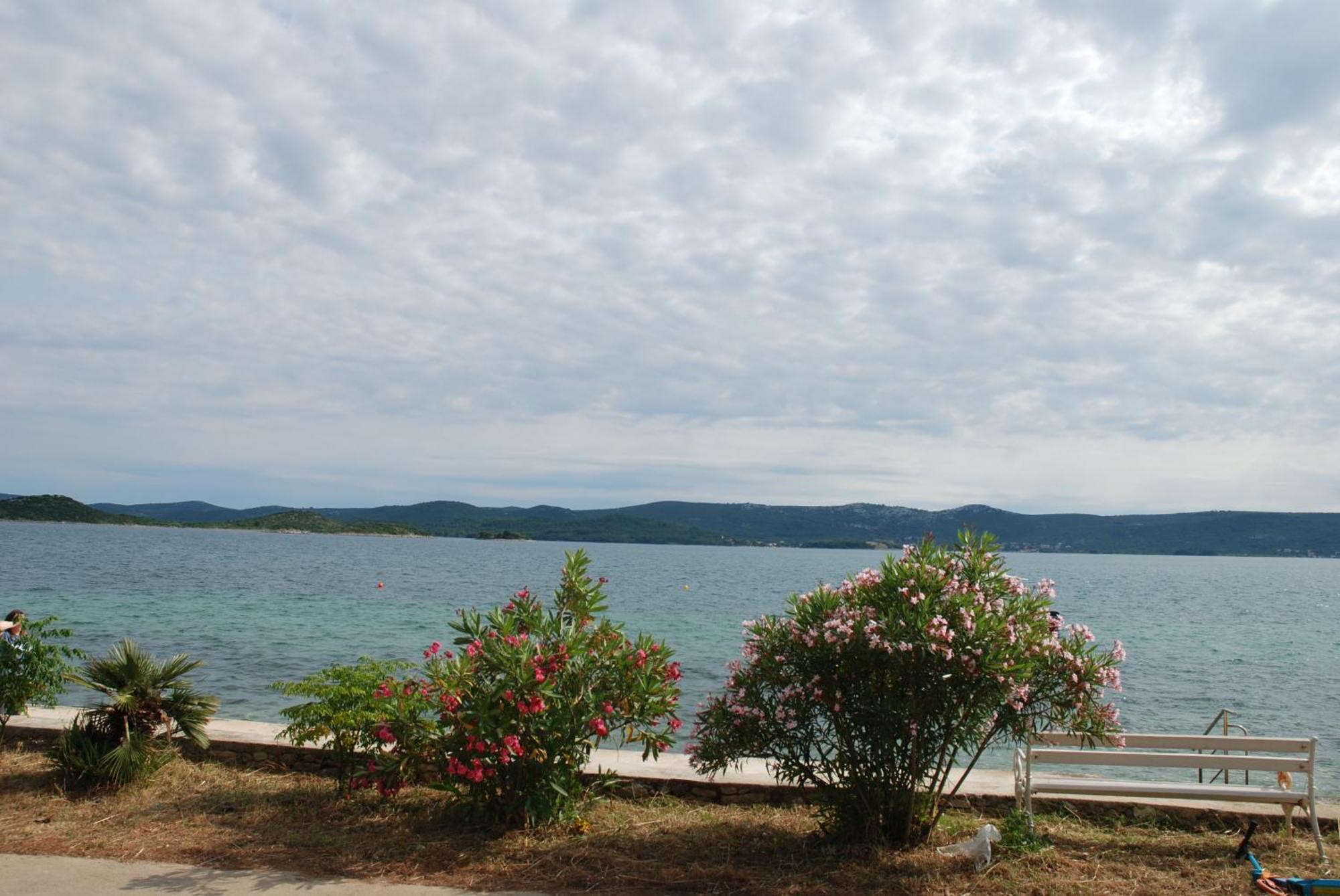 5 Meters From The Sea With Private Beach - 70M2 Colibri Sunset Apartments Свети-Петар Экстерьер фото