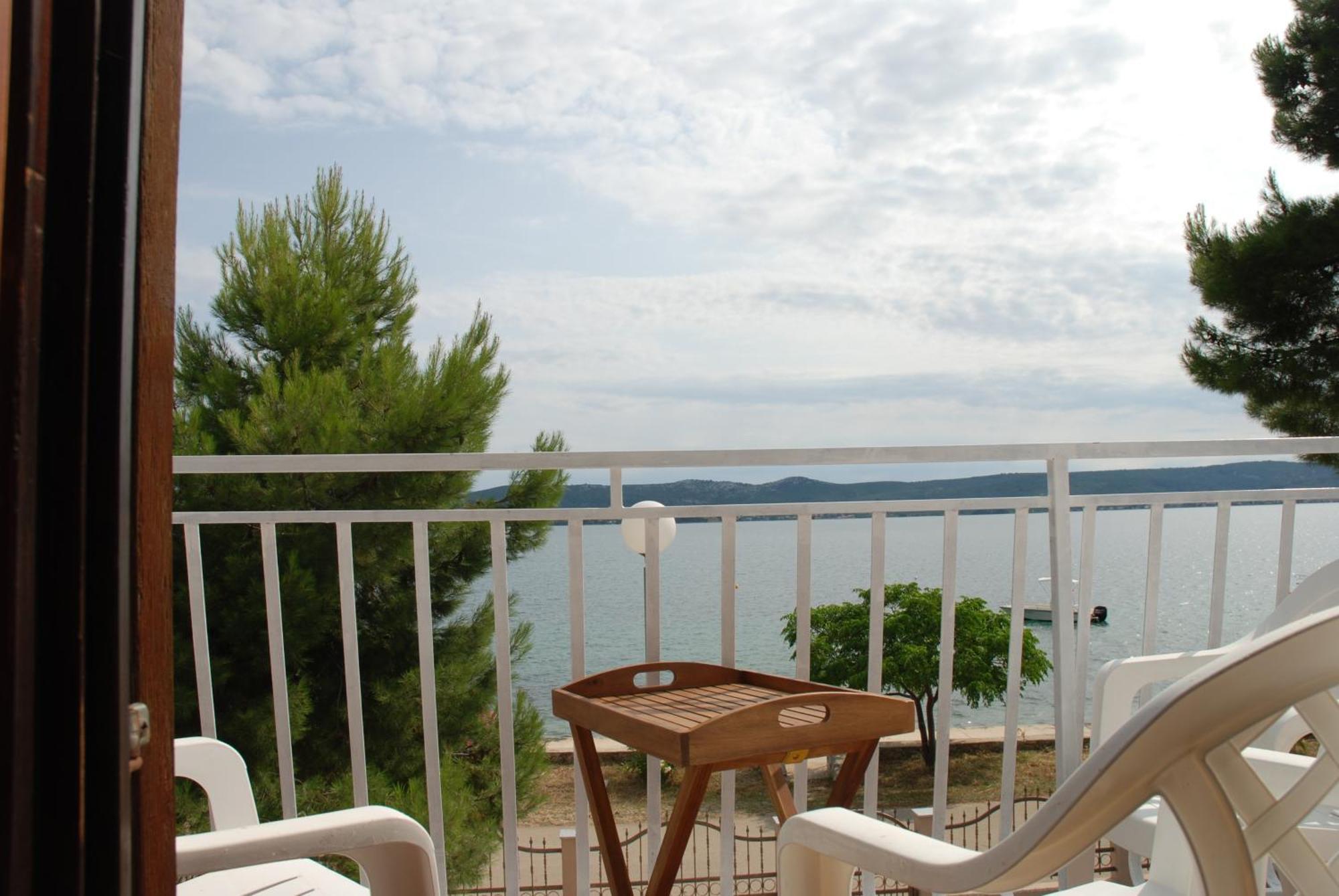 5 Meters From The Sea With Private Beach - 70M2 Colibri Sunset Apartments Свети-Петар Экстерьер фото