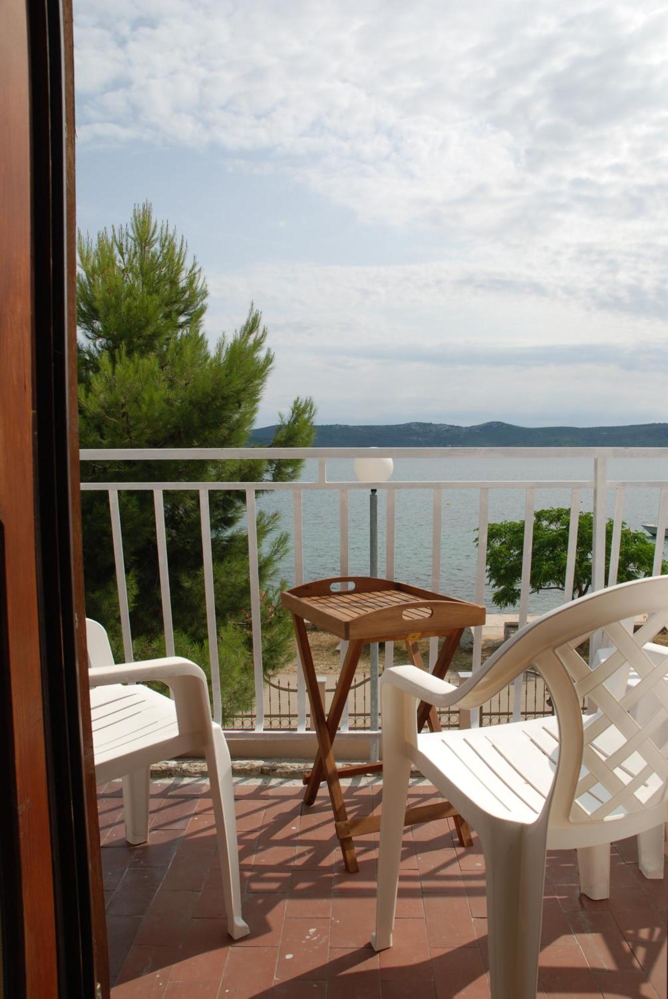 5 Meters From The Sea With Private Beach - 70M2 Colibri Sunset Apartments Свети-Петар Экстерьер фото